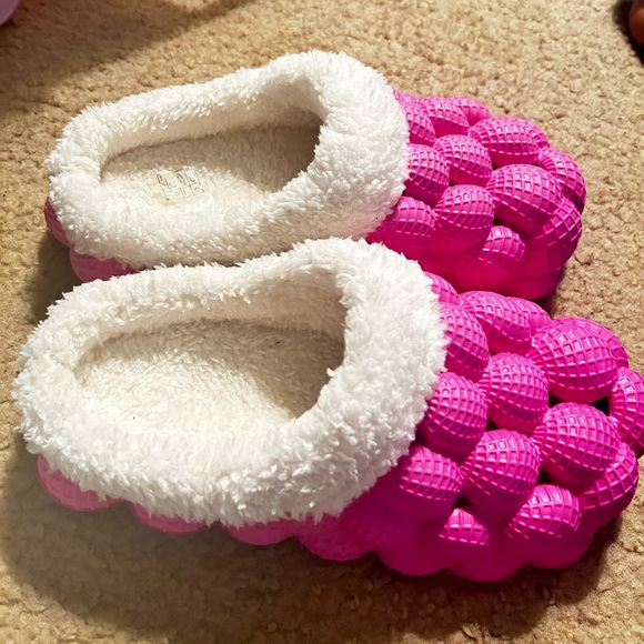 Pink Fur Bubble Slides - Picture 1 of 4